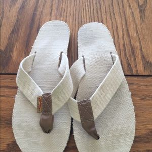 Rainbow flip flops off cream, size 7